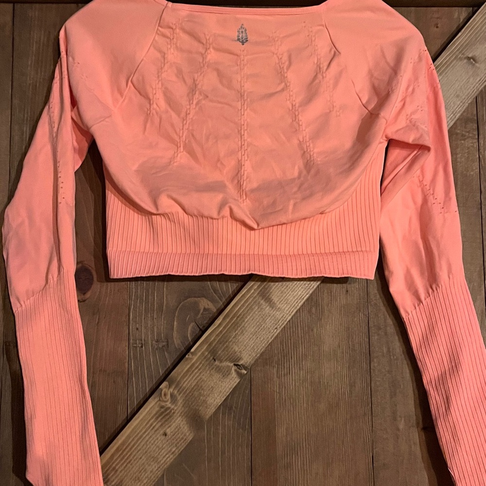 FP Movement by Free People Peach Long Sleeve Cropped Seamless Top NWOT - Picture 9 of 10